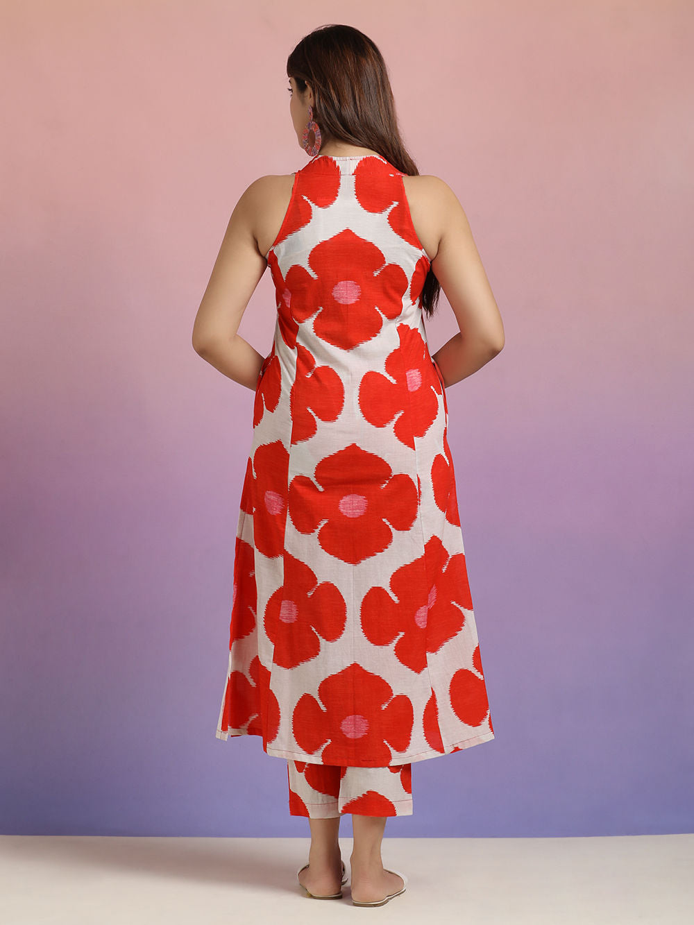 Women Floral Printed Sleeveless Kurta with Salwar